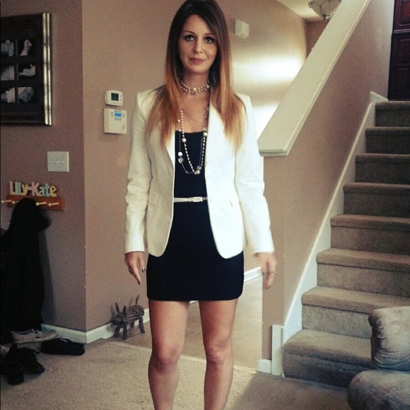 Meet your Posher, Lindsey - Picture 2 of 3